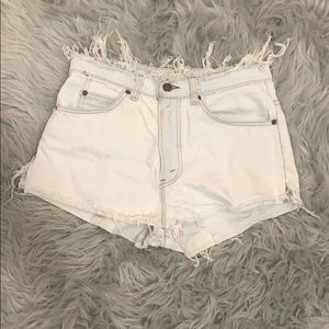 frayed lightwash Levi’s shorts vintage